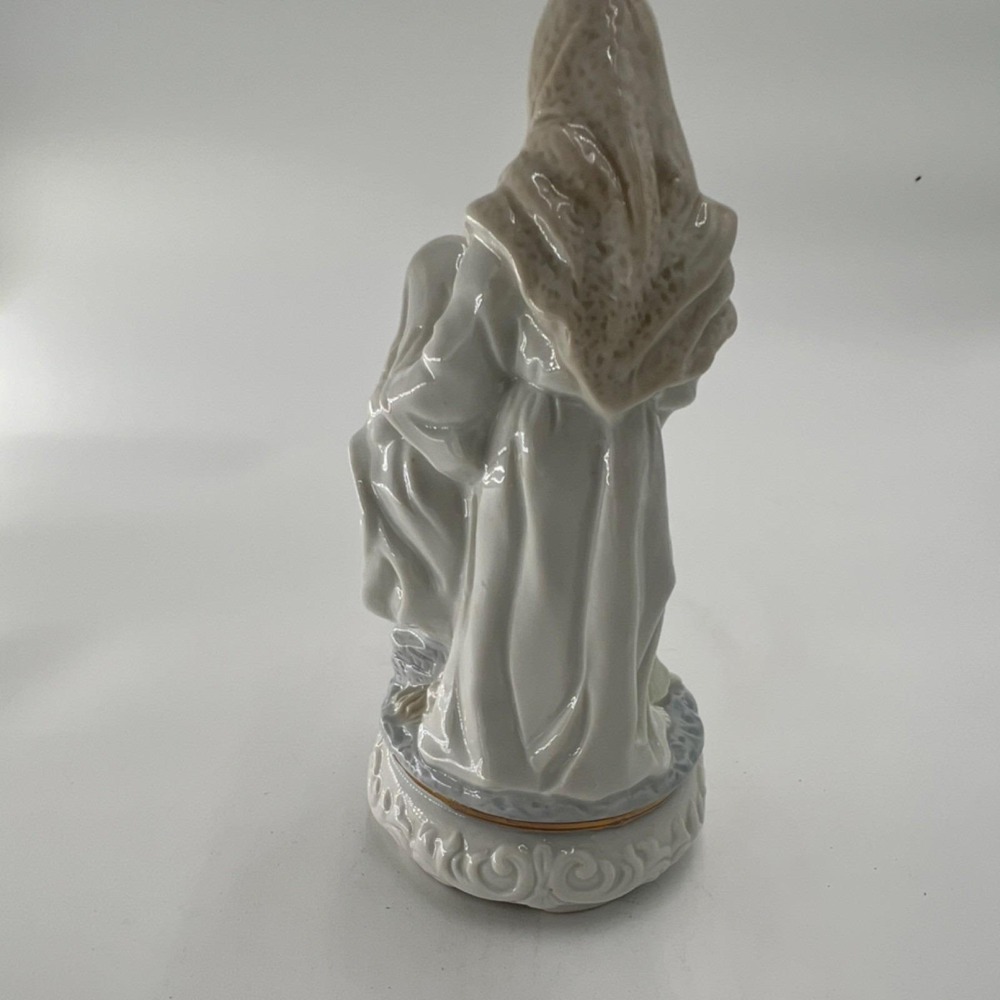Porcelain Nativity Scene Music Box Figurine Decorative Collectible Wind-Up Base - Picture 3 of 4